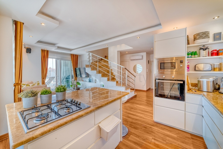 بنتهاوس 2+1 مع تراس واسع وإطلالة على الجبل