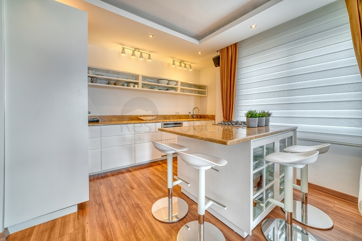 بنتهاوس 2+1 مع تراس واسع وإطلالة على الجبل