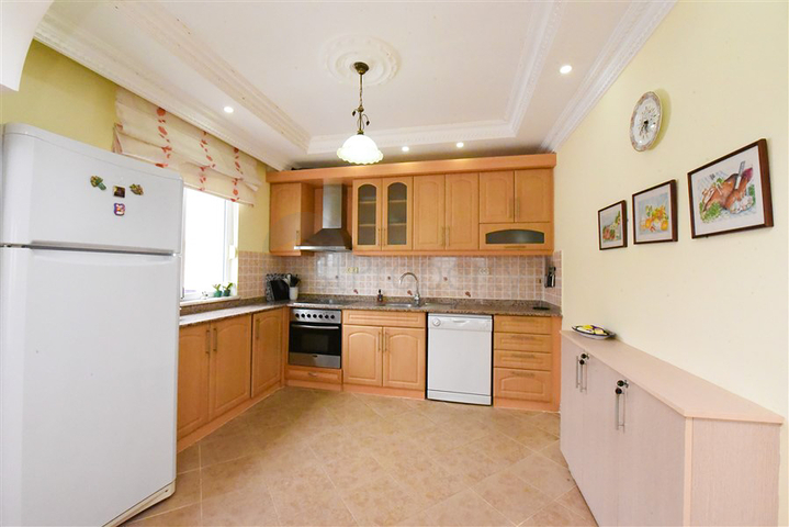 شقة 4+1 مع تراس وشرفات واسعة