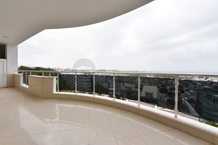 شقة 4+1 مع تراس وشرفات واسعة