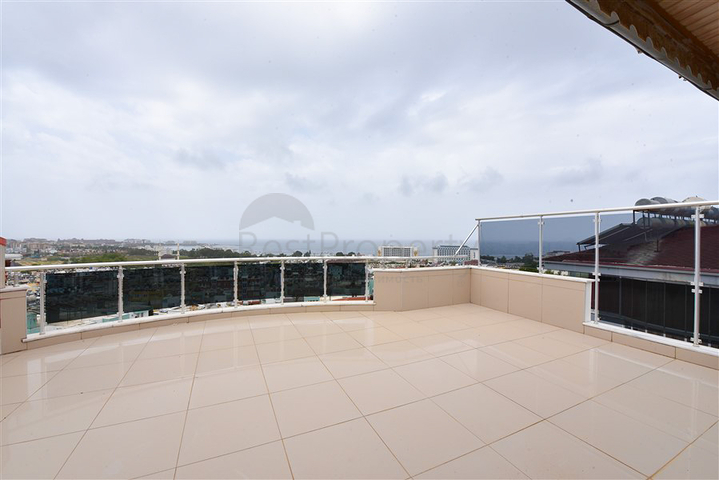 شقة 4+1 مع تراس وشرفات واسعة