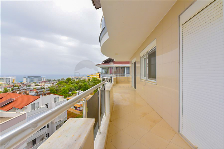 شقة 4+1 مع تراس وشرفات واسعة