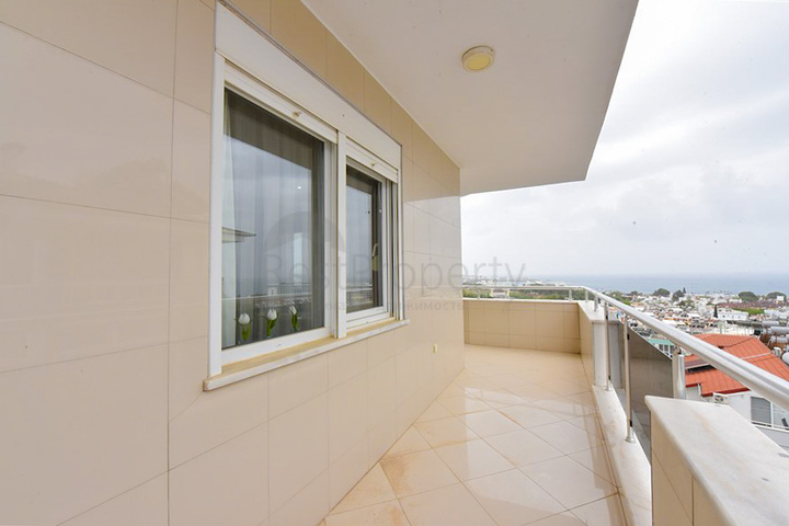 شقة 4+1 مع تراس وشرفات واسعة