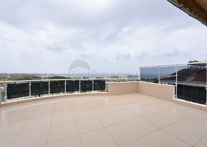 شقة 4+1 مع تراس وشرفات واسعة