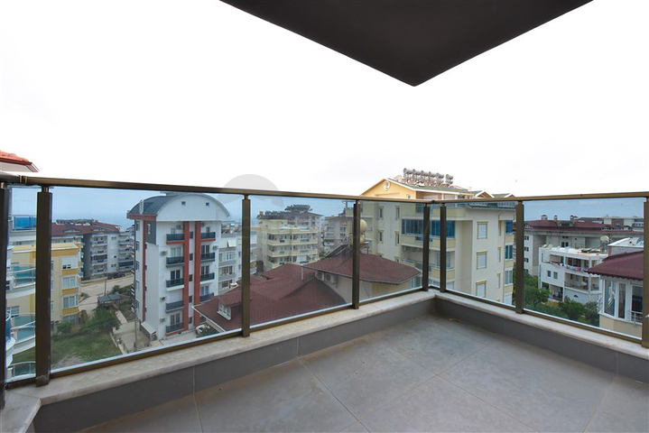 بنتهاوس من طابقين 2 + 1 مع إطلالات على البحر والجبل