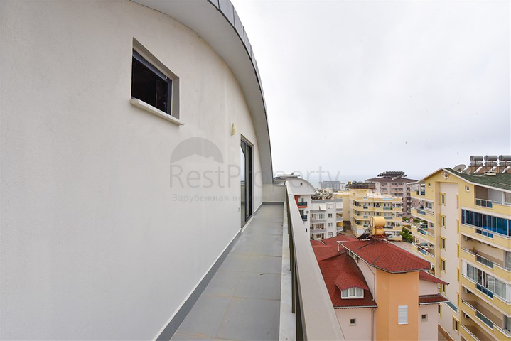 بنتهاوس من طابقين 2 + 1 مع إطلالات على البحر والجبل