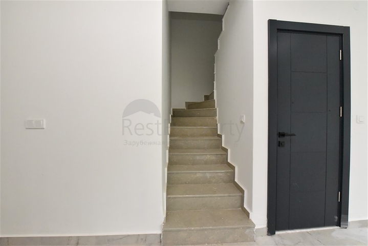 بنتهاوس من طابقين 2 + 1 مع إطلالات على البحر والجبل