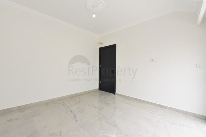 بنتهاوس من طابقين 2 + 1 مع إطلالات على البحر والجبل