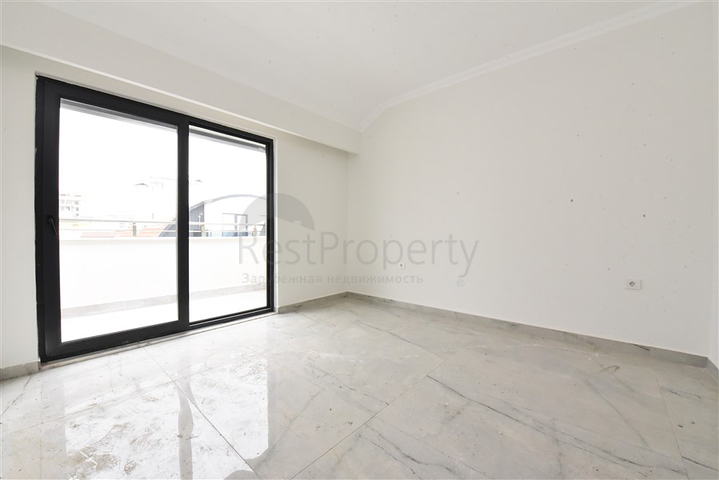 بنتهاوس من طابقين 2 + 1 مع إطلالات على البحر والجبل