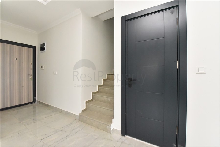 بنتهاوس من طابقين 2 + 1 مع إطلالات على البحر والجبل