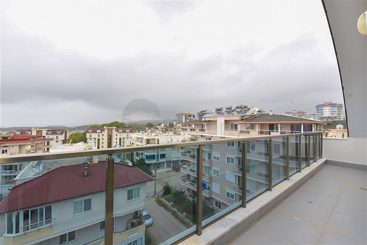 بنتهاوس من طابقين 2 + 1 مع إطلالات على البحر والجبل