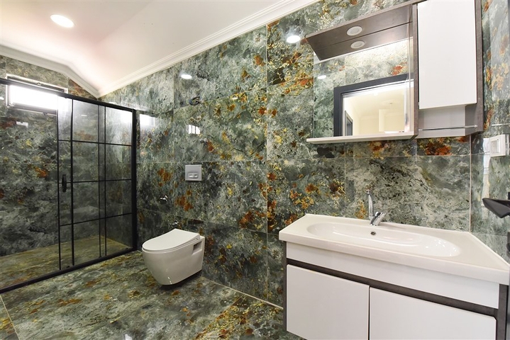 بنتهاوس من طابقين 2 + 1 مع إطلالات على البحر والجبل