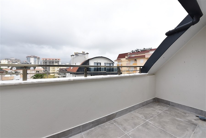 بنتهاوس من طابقين 2 + 1 مع إطلالات على البحر والجبل