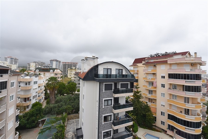 بنتهاوس من طابقين 2 + 1 مع إطلالات على البحر والجبل