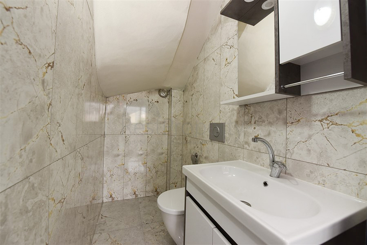 بنتهاوس من طابقين 2 + 1 مع إطلالات على البحر والجبل