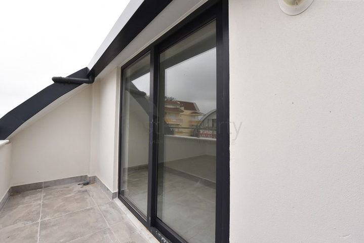 بنتهاوس من طابقين 2 + 1 مع إطلالات على البحر والجبل