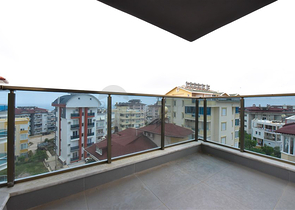 بنتهاوس من طابقين 2 + 1 مع إطلالات على البحر والجبل