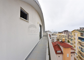 بنتهاوس من طابقين 2 + 1 مع إطلالات على البحر والجبل