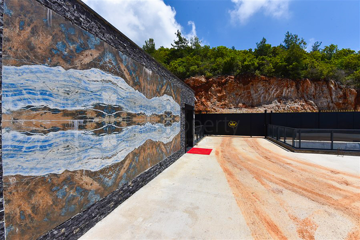 فيلا 4+2 مع حمام سباحة وإطلالة على البحر الأبيض المتوسط