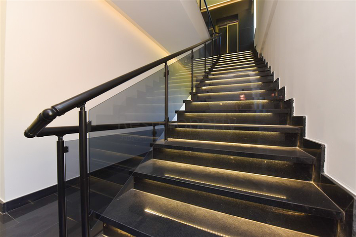 فيلا 4+2 مع حمام سباحة وإطلالة على البحر الأبيض المتوسط