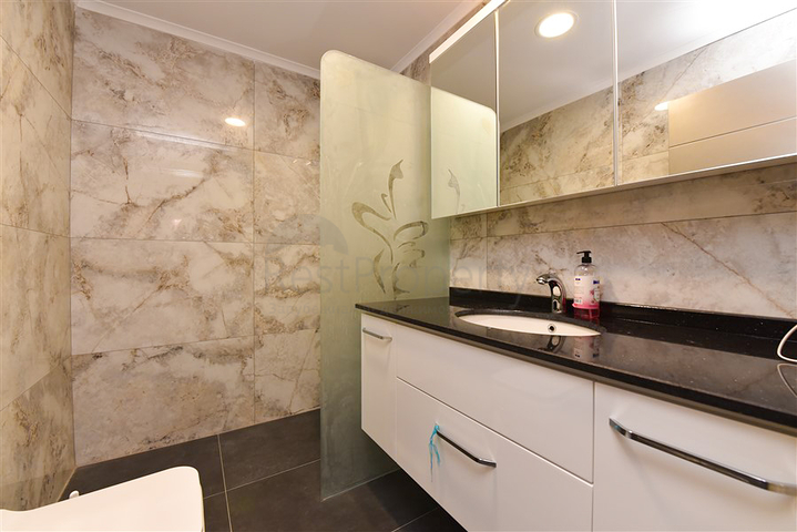 فيلا 4+2 مع حمام سباحة وإطلالة على البحر الأبيض المتوسط