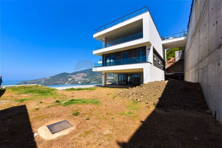 فيلا 4+2 مع حمام سباحة وإطلالة على البحر الأبيض المتوسط