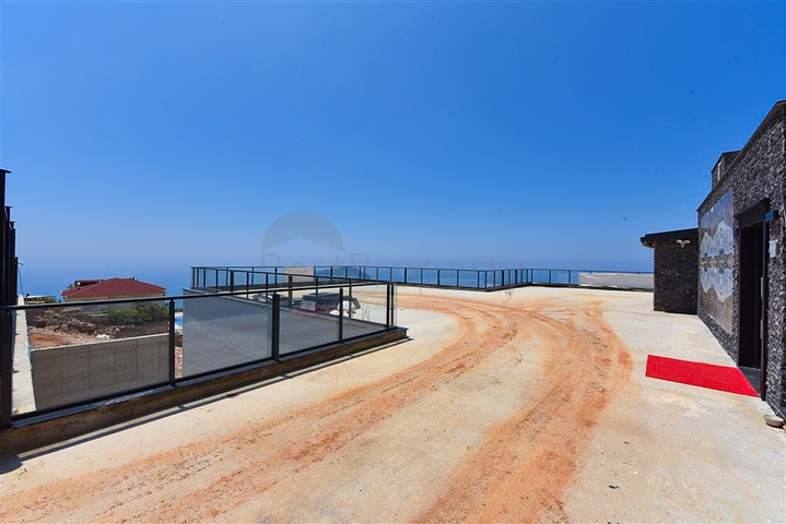 فيلا 4+2 مع حمام سباحة وإطلالة على البحر الأبيض المتوسط