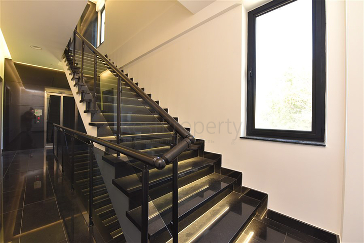 فيلا 4+2 مع حمام سباحة وإطلالة على البحر الأبيض المتوسط