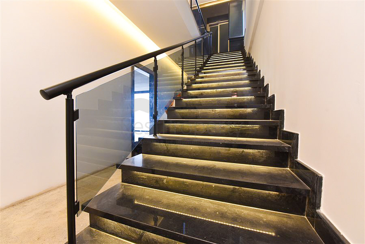 فيلا 4+2 مع حمام سباحة وإطلالة على البحر الأبيض المتوسط