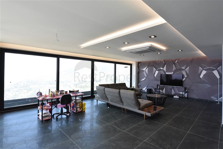 فيلا 4+2 مع حمام سباحة وإطلالة على البحر الأبيض المتوسط