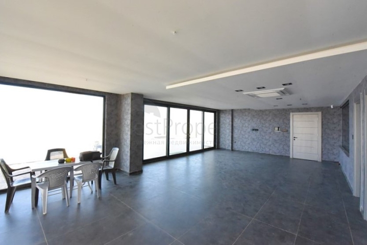 فيلا 4+2 مع حمام سباحة وإطلالة على البحر الأبيض المتوسط