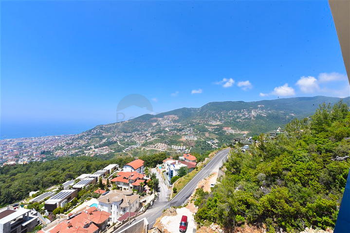 فيلا 4+2 مع حمام سباحة وإطلالة على البحر الأبيض المتوسط