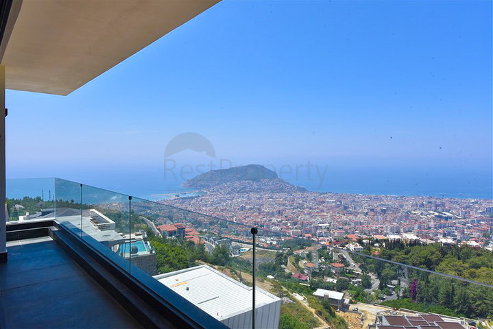 فيلا 4+2 مع حمام سباحة وإطلالة على البحر الأبيض المتوسط