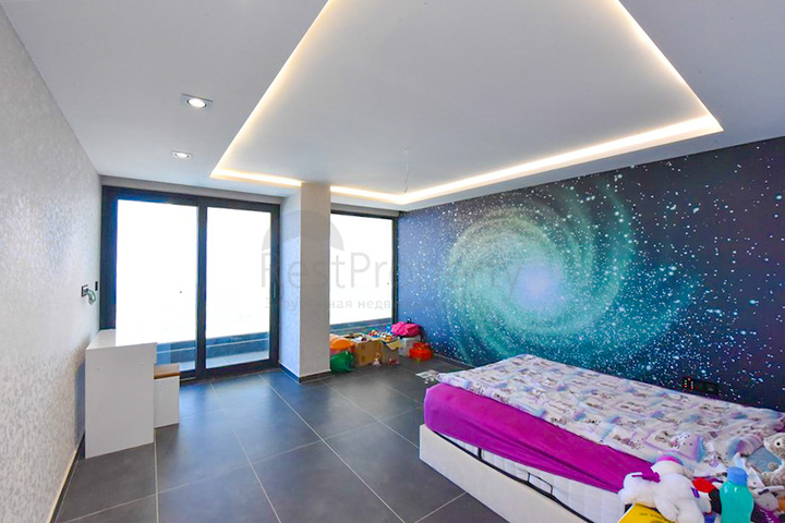 فيلا 4+2 مع حمام سباحة وإطلالة على البحر الأبيض المتوسط