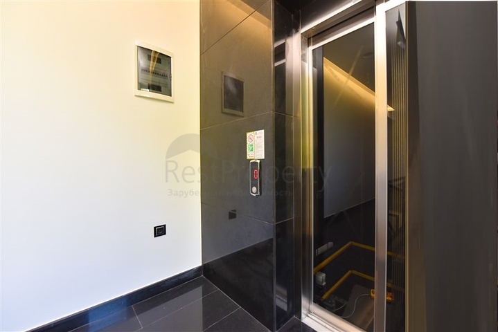 فيلا 4+2 مع حمام سباحة وإطلالة على البحر الأبيض المتوسط