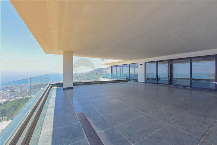 فيلا 4+2 مع حمام سباحة وإطلالة على البحر الأبيض المتوسط