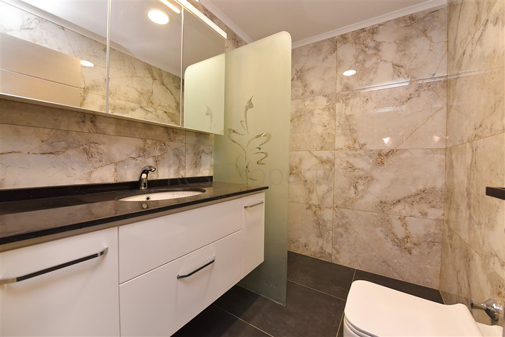 فيلا 4+2 مع حمام سباحة وإطلالة على البحر الأبيض المتوسط