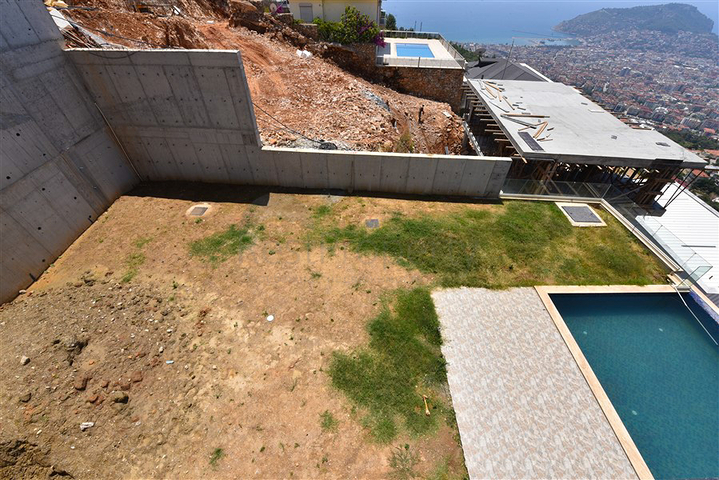 فيلا 4+2 مع حمام سباحة وإطلالة على البحر الأبيض المتوسط