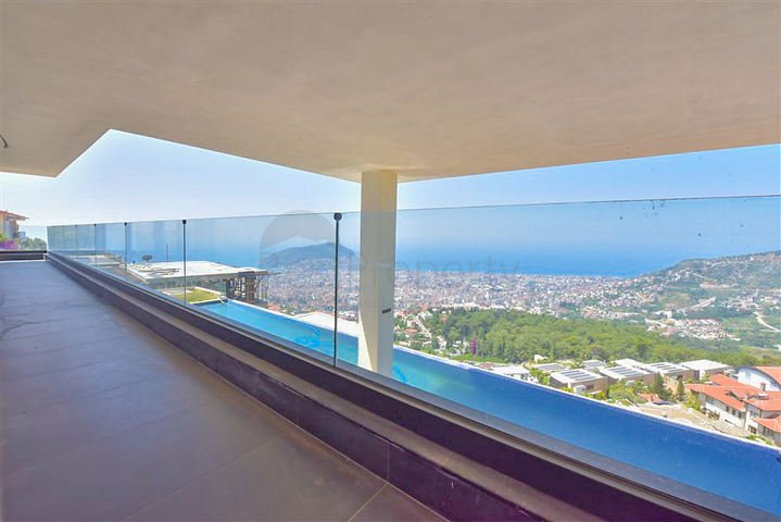 فيلا 4+2 مع حمام سباحة وإطلالة على البحر الأبيض المتوسط