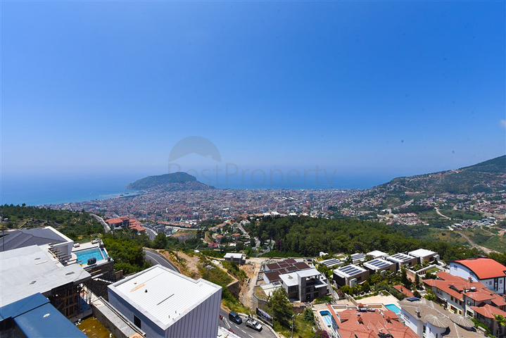 فيلا 4+2 مع حمام سباحة وإطلالة على البحر الأبيض المتوسط