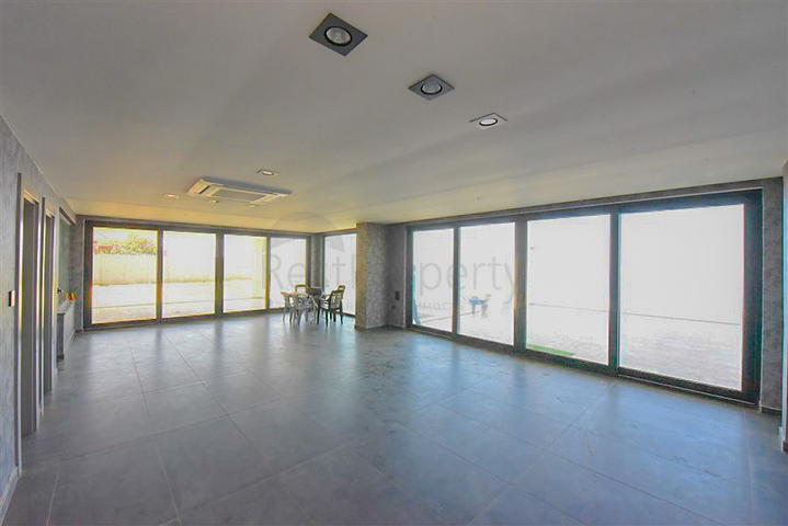 فيلا 4+2 مع حمام سباحة وإطلالة على البحر الأبيض المتوسط