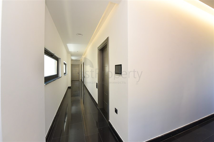 فيلا 4+2 مع حمام سباحة وإطلالة على البحر الأبيض المتوسط