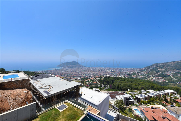 فيلا 4+2 مع حمام سباحة وإطلالة على البحر الأبيض المتوسط