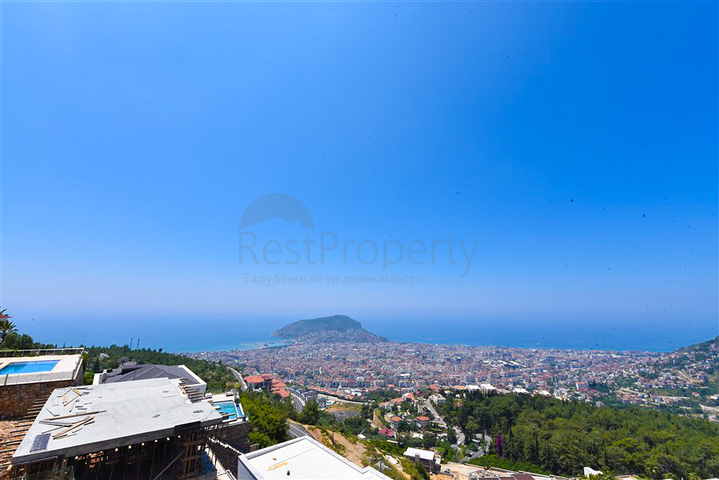 فيلا 4+2 مع حمام سباحة وإطلالة على البحر الأبيض المتوسط