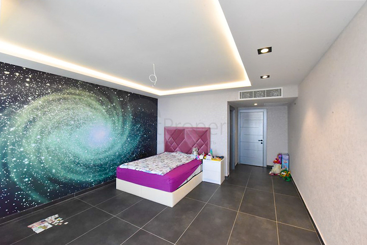 فيلا 4+2 مع حمام سباحة وإطلالة على البحر الأبيض المتوسط