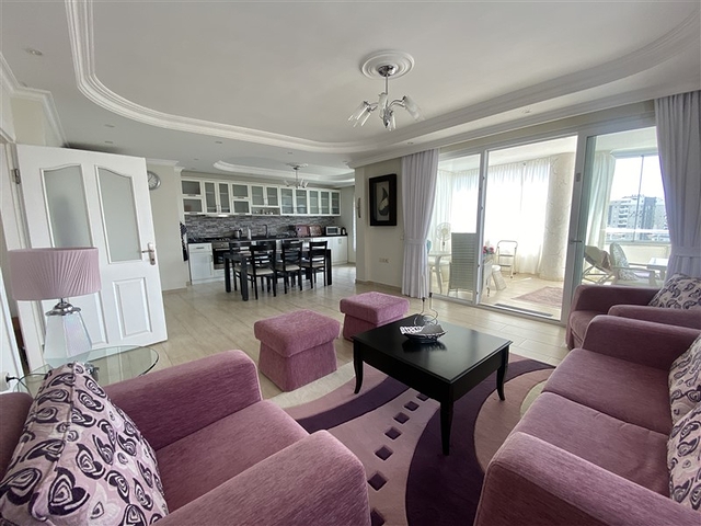 شقة فسيحة من أربع غرف نوم مع إطلالة بانورامية مفتوحة على الجبال