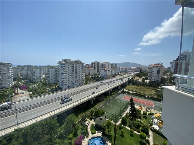 شقة فسيحة من أربع غرف نوم مع إطلالة بانورامية مفتوحة على الجبال