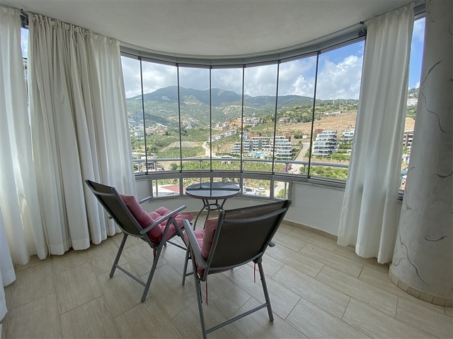 شقة فسيحة من أربع غرف نوم مع إطلالة بانورامية مفتوحة على الجبال