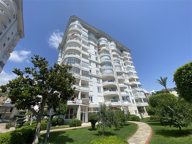 شقة فسيحة من أربع غرف نوم مع إطلالة بانورامية مفتوحة على الجبال