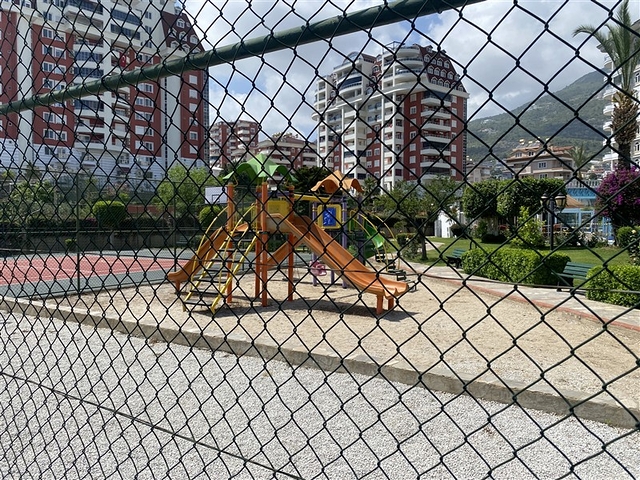 شقة فسيحة من أربع غرف نوم مع إطلالة بانورامية مفتوحة على الجبال